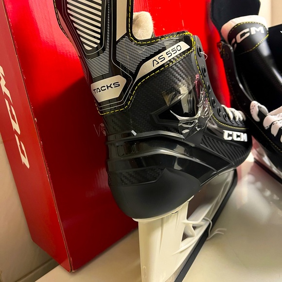 *SOLD* Hockey Skates (Men’s) - Picture 2 of 5